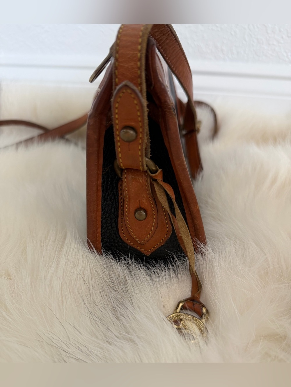 Authentic Vintage Dooney & Bourke All-Weather Leather (AWL) Crossbody Bag - Picture 7 of 16